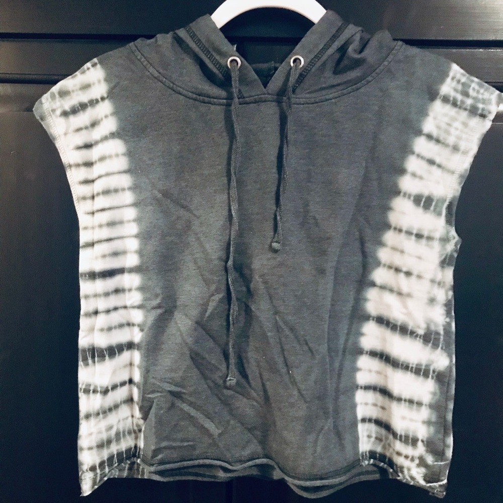 Gray & white stripes short sleeve light sweatshirt